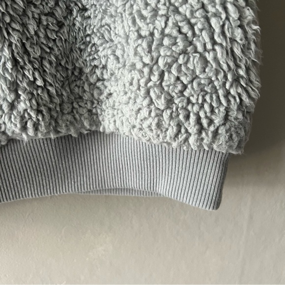 🛍️Aerie Grey Sherpa Vest Size Medium - Picture 5 of 6